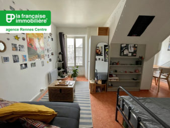 EXCLUSIVITE ! A Vendre appartement type 1 Rennes centre-ville – Les Halles  – Dernier étage avec mansarde et cave. Loué non meublé