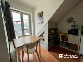 EXCLUSIVITE ! A Vendre appartement type 1 Rennes centre-ville – Quartier des Halles  – Dernier étage avec mansarde et cave. Loué non meublé