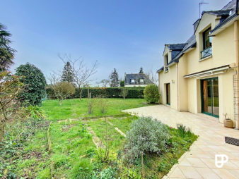 Maison d’architecte à vendre à l’Hermitage – 4 chambres – 159,74 m² habitables – 10 min de Rennes